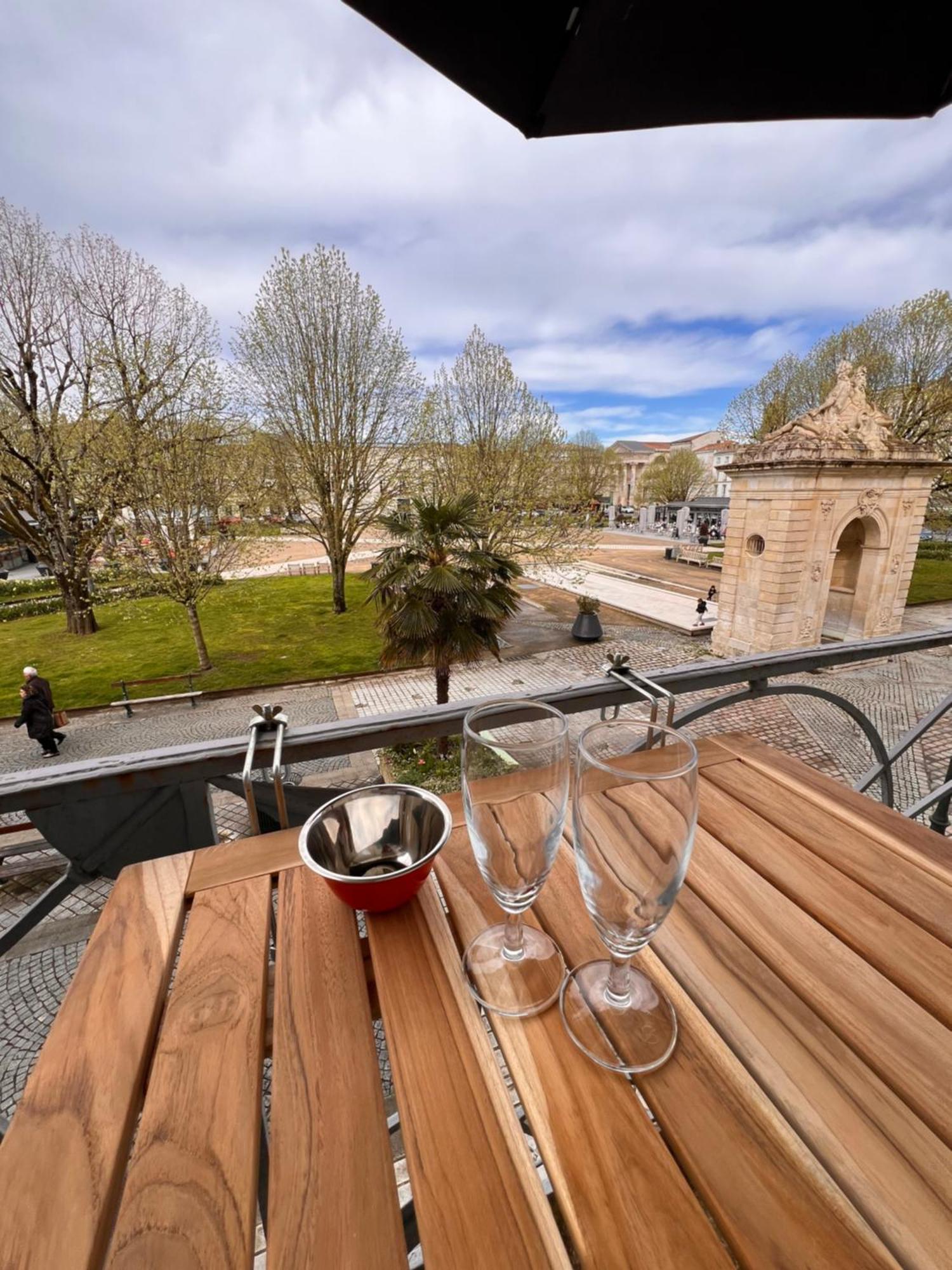 La Colbertine - Charming Apartment In Place Colbert 罗什福尔 外观 照片